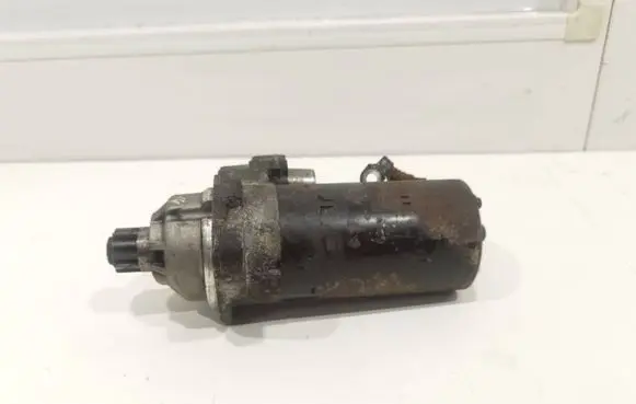 Volkswagen Caddy Starter motor 02M911024