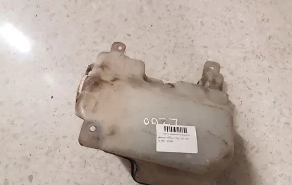 Mitsubishi Pajero Sport I Windshield washer fluid reservoir/tank E13010028 HLC37044