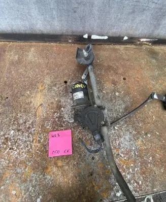 Toyota Corolla E110 Front wiper linkage and motor 404749 8511002100A 43H2N