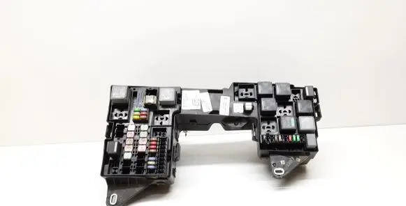Jaguar XF X250 Fuse module 8X2T14290KD