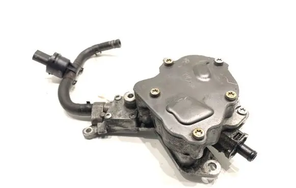 Volkswagen Golf V Vacuum pump 038145209N