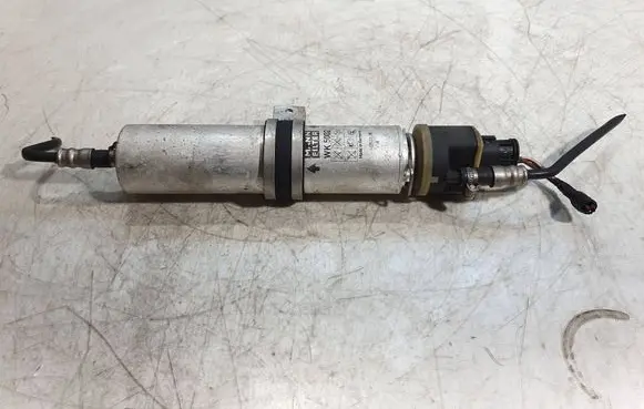 BMW 5 E60 E61 Fuel filter heater 8572523