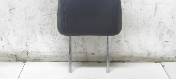 Nissan Juke I F15 Front seat headrest 