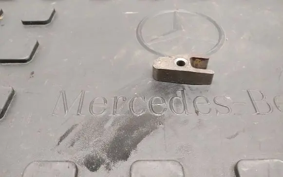 Mercedes-Benz GLK (X204) Fuel Injector clamp holder 