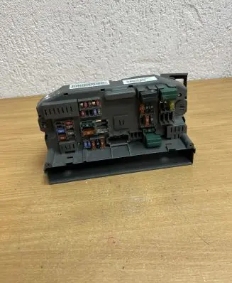 BMW X5 E70 Fuse box set B010107400 F1154
