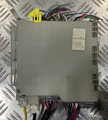 Toyota Prius+ (ZVW40) Fuse module PRIUSZVW40