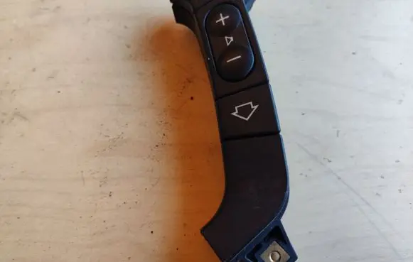 BMW 5 E39 Steering wheel buttons/switches 8363700