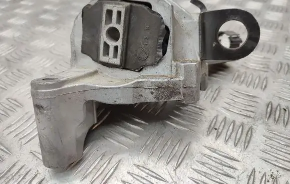 Volvo XC70 Engine mount bracket 326C88