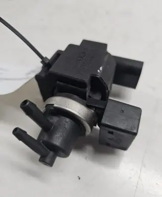 Audi A4 S4 B6 8E 8H Turbo solenoid valve 059906629A