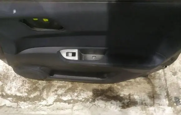 Honda FR-V Front door card panel trim