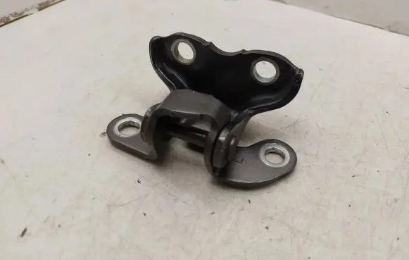 Toyota Avensis T250 Rear door upper hinge 6876005020
