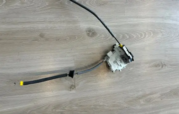Audi A4 S4 B9 Rear door lock 8X0839016E 8X0839016