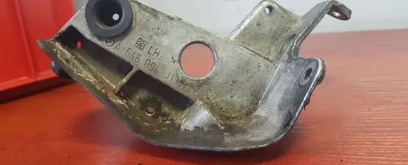 Mercedes-Benz C W203 Engine mounting bracket A6460941141