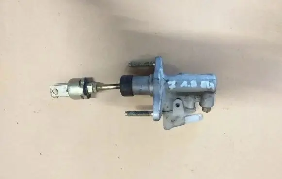 Toyota Celica T230 Clutch master cylinder