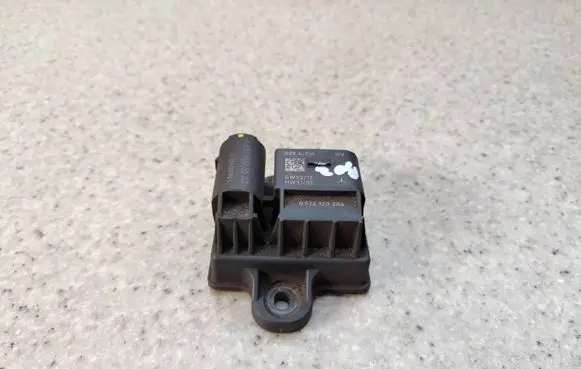 Mercedes-Benz E A207 Glow plug pre-heat relay A6519005502