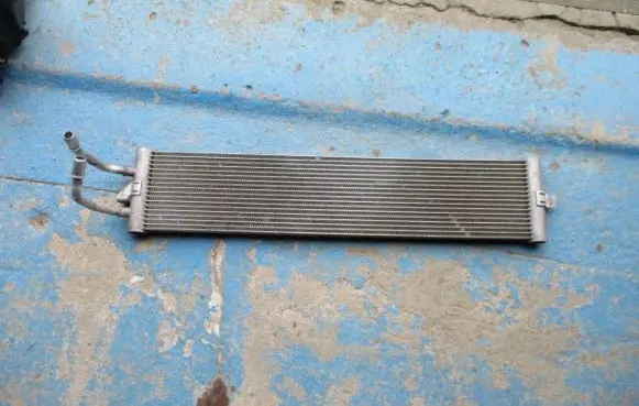 BMW 5 G30 G31 G38 Power steering radiator 8619387