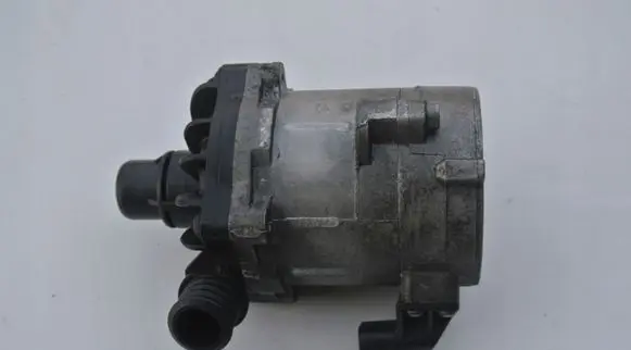 BMW M5 Electric auxiliary coolant/water pump 2284291