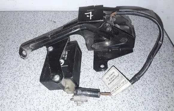 BMW 5 E39 Tailgate window lock/catch/latch 8238469 8384069
