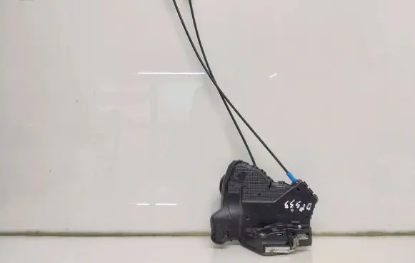 Toyota Auris E180 Front door lock A084219