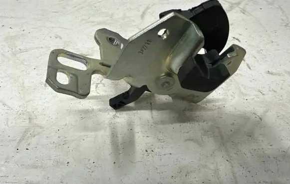 Mercedes-Benz C W204 Seat back rest lock catch A2049200572