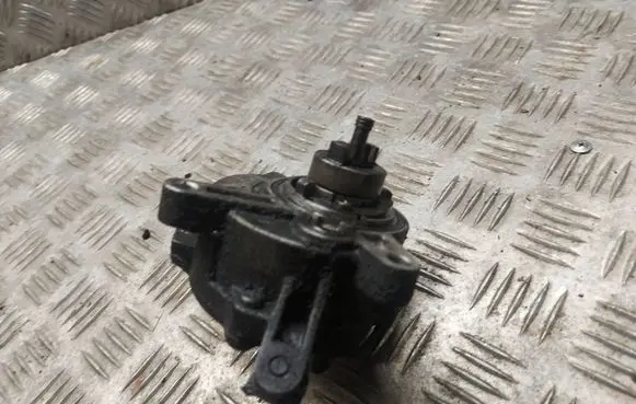 Volvo V70 Vacuum pump 30731825
