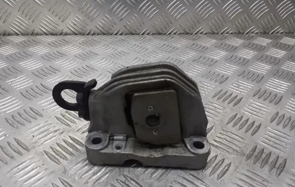 Volvo S60 Engine mounting bracket