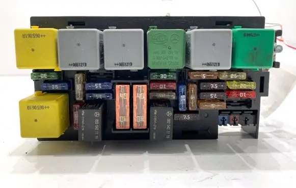 Mercedes-Benz GL X164 Fuse box set A1645400672