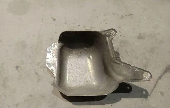 Volvo S60 Engine splash shield/under tray