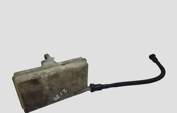 Peugeot 5008 Brake fluid reservoir