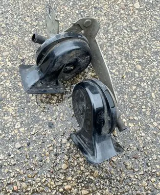BMW 5 E60 E61 Horn signal 6935988