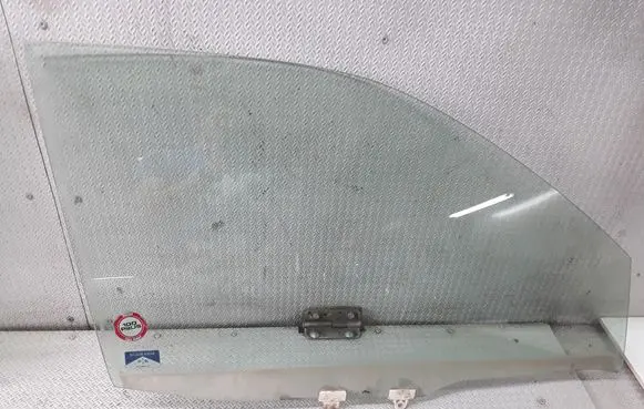 Nissan X-Trail T30 Front door window glass four-door