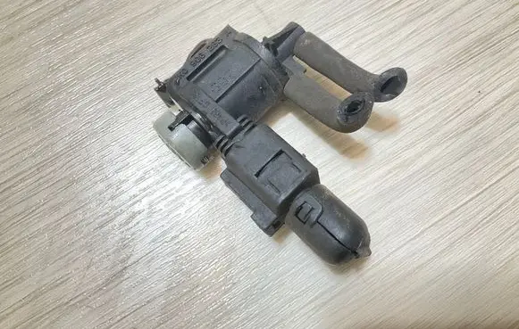 Audi A6 S6 C6 4F Turbo solenoid valve 1K0906283A