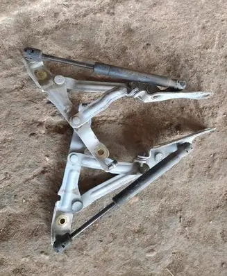 Mazda 3 I Tailgate/trunk/boot hinge