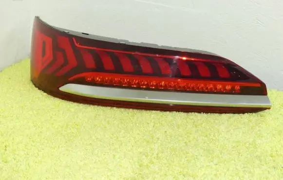 Audi SQ7 Rear bumper light 4M0945075