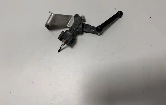 BMW XM Air suspension front height level sensor 6879040