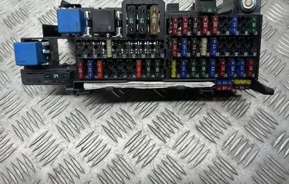 Mercedes-Benz A W168 Fuse box set 1665462143 1685453340