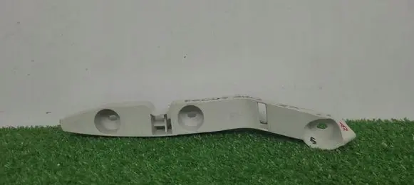 Ford Focus Front bumper mounting bracket