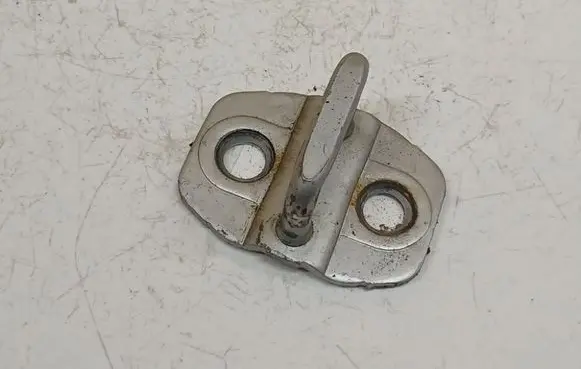 Chrysler Sebring (ST-22 - JR) Front door lock loop/hook striker