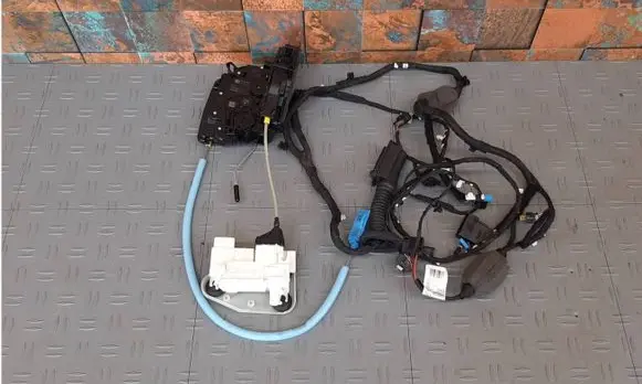 BMW X6 G06 Front door lock 7477699 7419839 51217477699