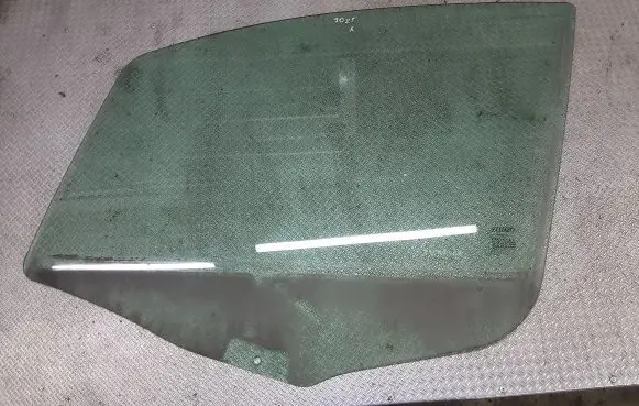 Fiat Idea Front door window glass four-door