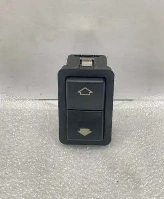 BMW 5 E39 Electric window control switch 8368974