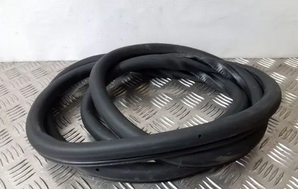 Volkswagen Touran II Front door rubber seal 1T0867911F