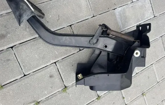 Mercedes-Benz C W203 Brake pedal A2032902201 0325204161 2032902201