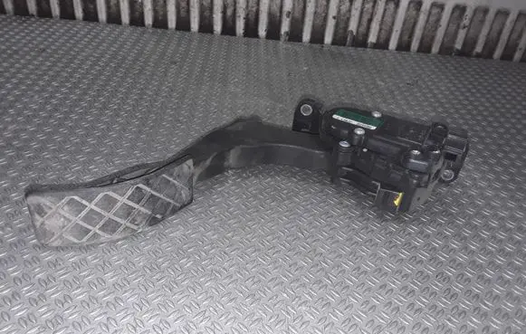 Volkswagen Polo IV 9N3 Accelerator throttle pedal 6Q1721503C