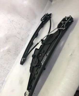 Opel Mokka B Front door window regulator with motor 9828130680