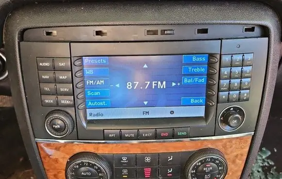 Mercedes-Benz R W251 Radio/CD/DVD/GPS head unit A2518703589 IMPRK1366107