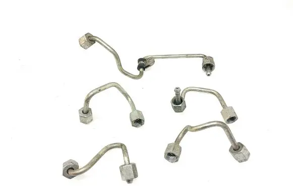 Volkswagen PASSAT B7 Fuel injector supply line/pipe 