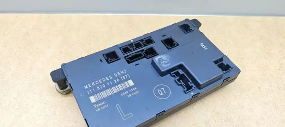 Mercedes-Benz E W211 Door control unit/module 2118701126