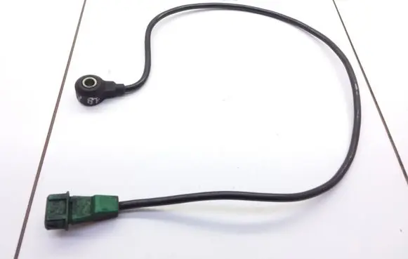 Audi A4 S4 B5 8D Detonation knock sensor 