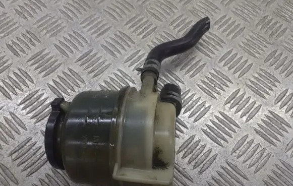 Toyota Camry Power steering fluid tank/reservoir 